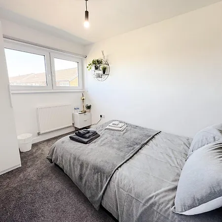 Luxury Nest 10 Guests Free Parking Middlesbrough Holiday home *