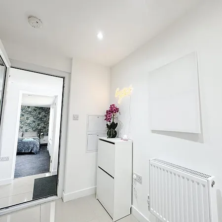 Luxury Nest 10 Guests Free Parking Middlesbrough Holiday home South Bank