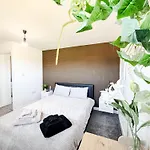 Luxury Nest 10 Guests Free Parking Middlesbrough Holiday home