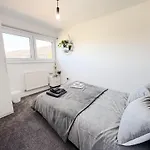 Luxury Nest 10 Guests Free Parking Middlesbrough Holiday home *