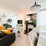 Luxury Nest 10 Guests Free Parking Middlesbrough Holiday home *
