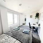 Luxury Nest 10 Guests Free Parking Middlesbrough Holiday home *