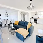 Luxury Nest 10 Guests Free Parking Middlesbrough Holiday home South Bank