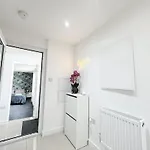 Luxury Nest 10 Guests Free Parking Middlesbrough Holiday home South Bank