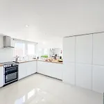 Luxury Nest 10 Guests Free Parking Middlesbrough Holiday home *